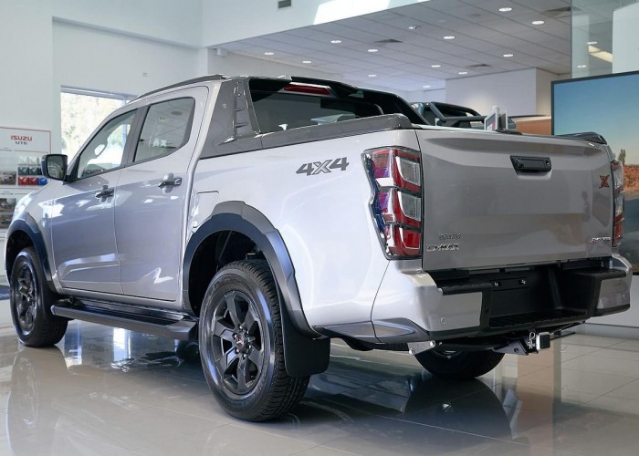 Used 1
                    ISUZU
                     for Sale Image